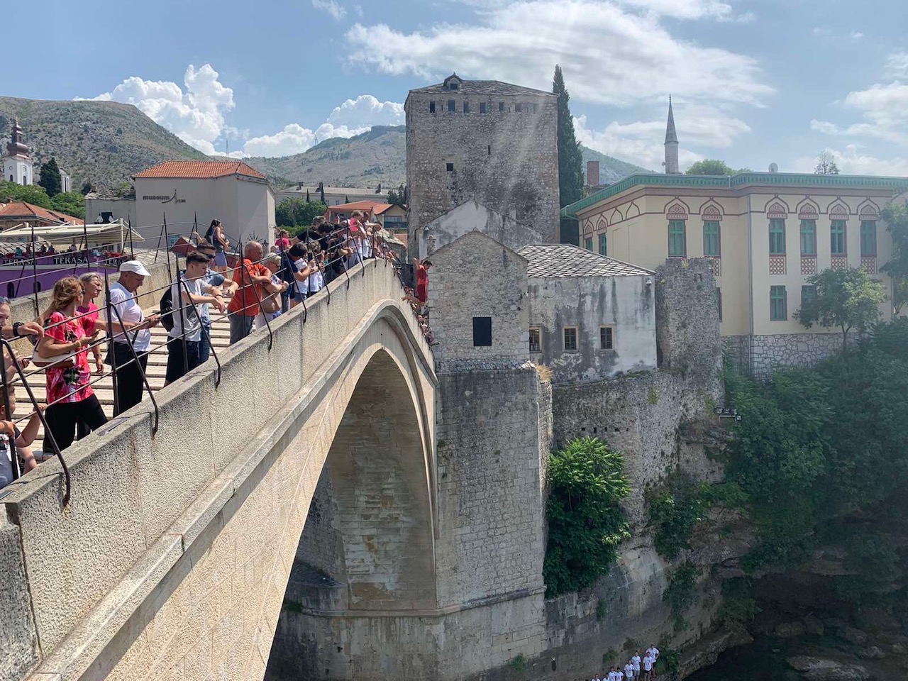 Skok bez aplauza sa Starog Mosta ta žrtve genocida u Srebrenici