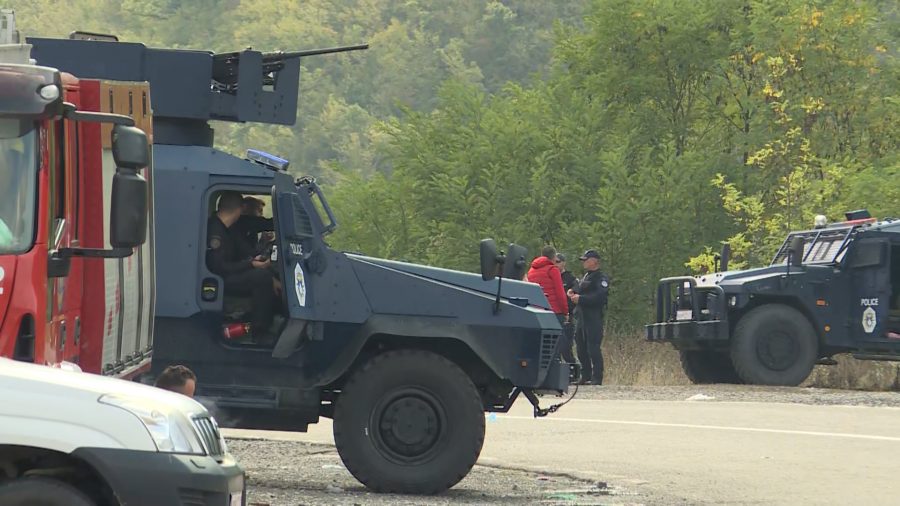 Oklopna vozila Vojske Srbije se povukla u kasarnu, nema ni preleta aviona -  N1