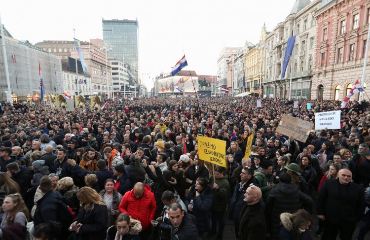 Građani Hrvatske u protestu protiv koronamjera