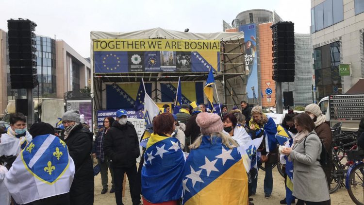 Počeli protesti u Briselu: Poručeno da je BiH multikulturalna država - N1