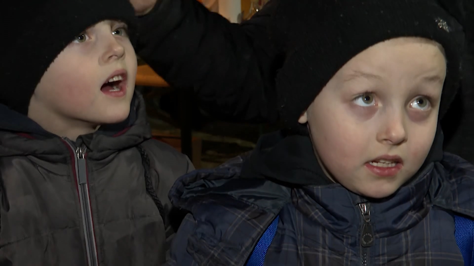 Daniel i Tai, petogodišnji blizanci iz Ukrajine koji su izbjegli sa bakom Mariyom